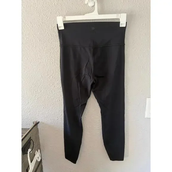 All in Motion Everyday Soft Ultra High Rise 7/8 Leggings Black size M. EUC - Picture 1 of 3